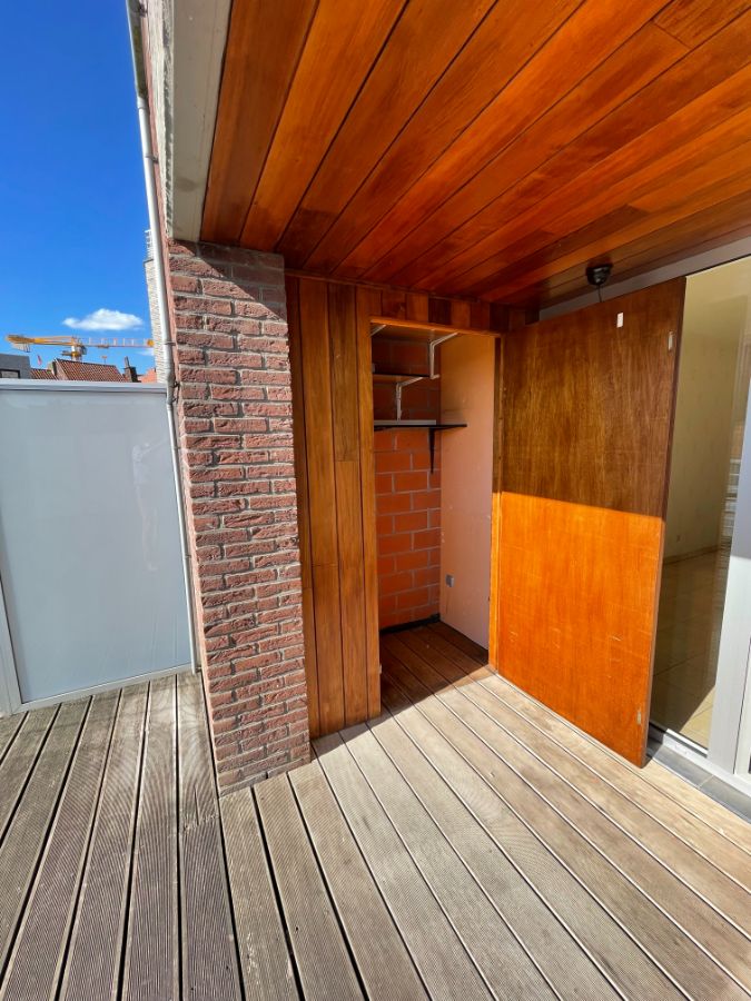 Centraal gelegen ruim (110 m2) appartement op de eerste verdieping (+ lift) in residentie De Bosrand.     Mogelijkheid tot aankoop van een privatieve GARAGE (nivo - 1) à 25.000 Eur exclusief registratie- en notariskosten foto 7