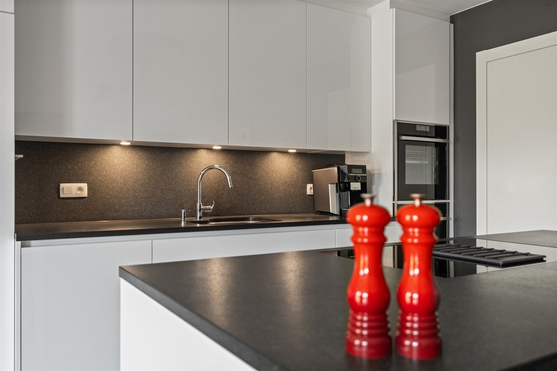 Top afgewerkte woning met 5 slaapkamers en 2 badkamers foto 14