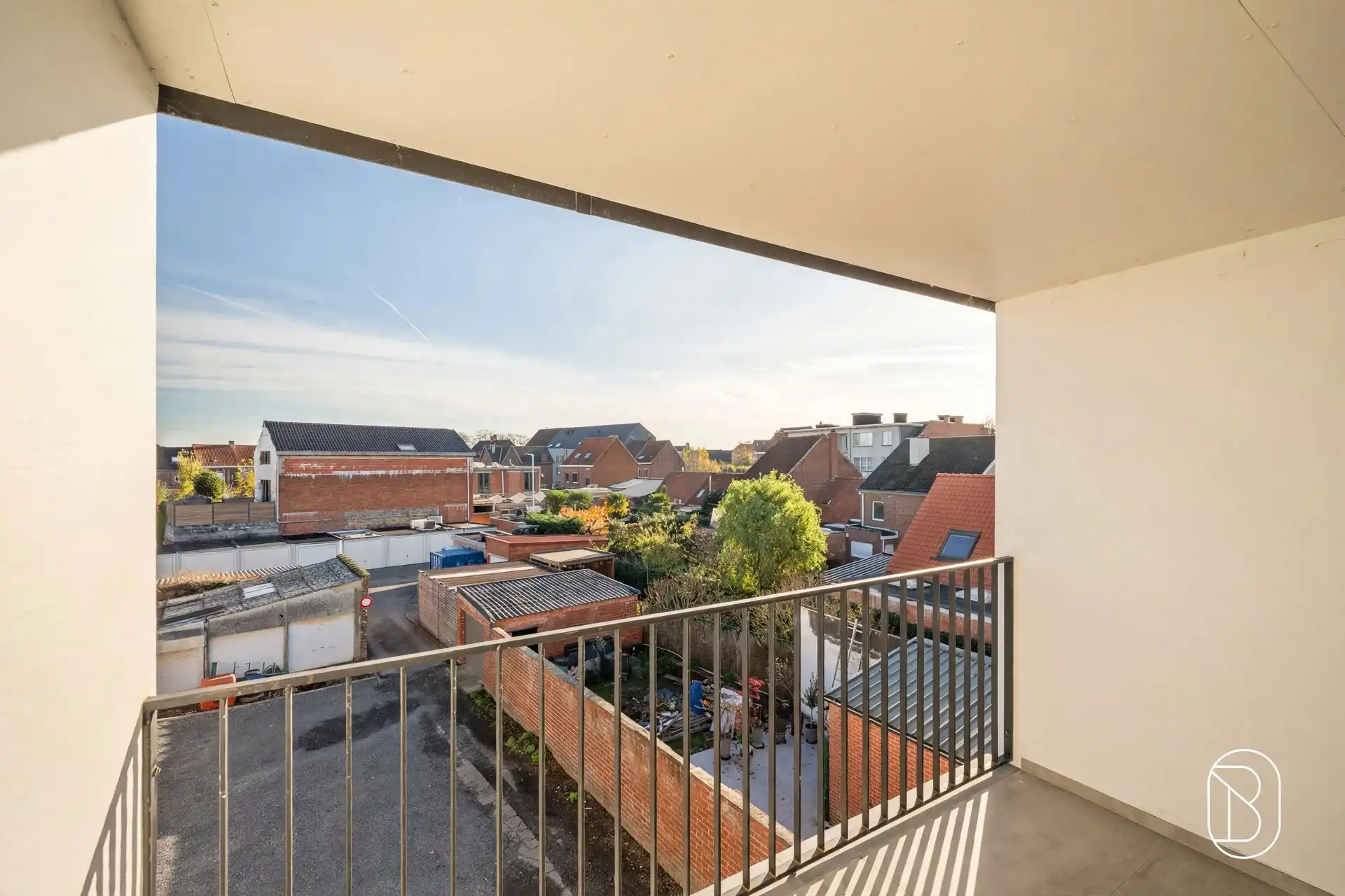 Gerenoveerd appartement met terras en garage in Wevelgem foto 11