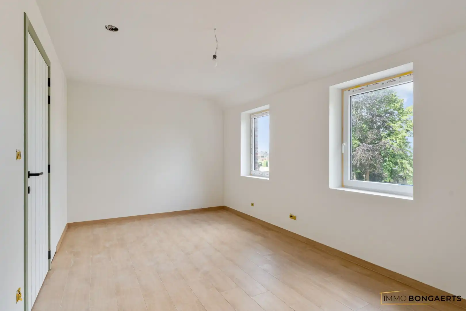Nieuwbouwwoning met 4 slaapkamers foto 12