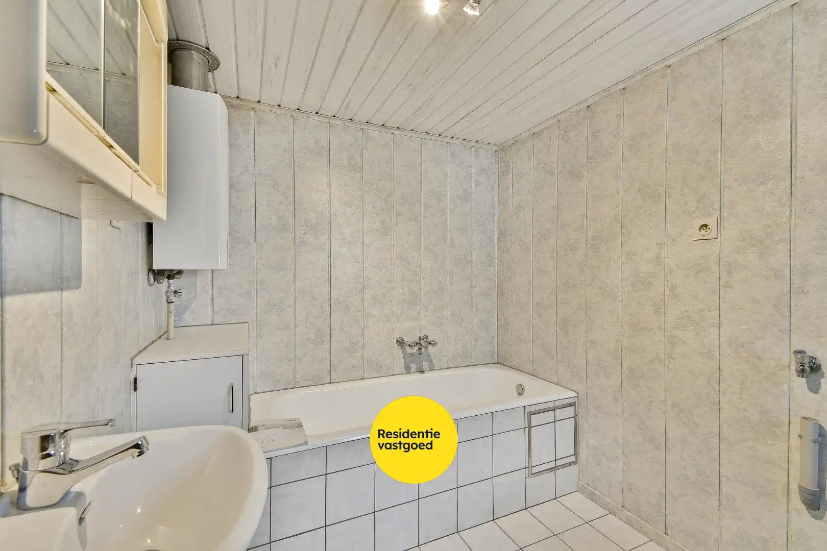 Rijwoning met veel potentieel op centrale ligging foto 9