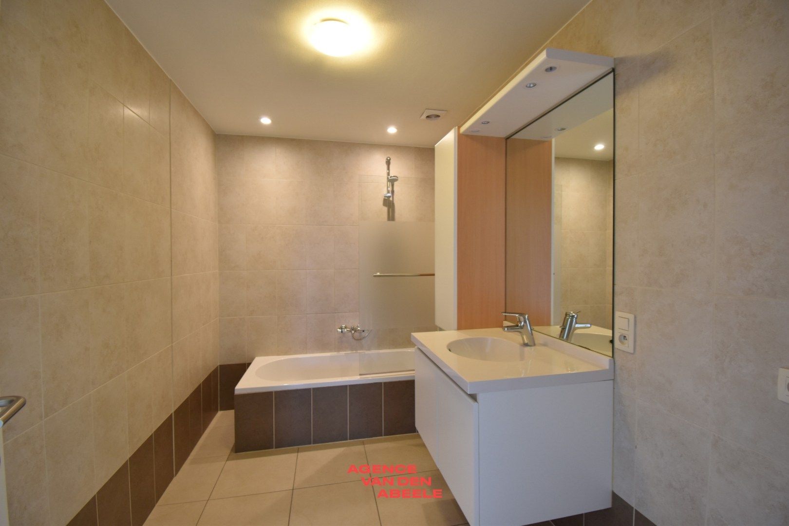 Opbrengsteigendom met 6 appartementen en 7 garages  foto 9