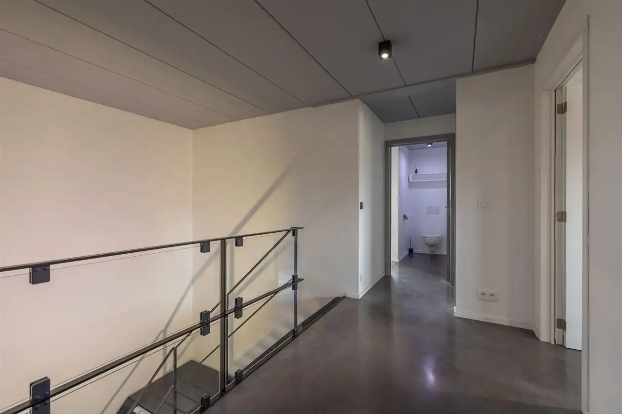 Groot wonen in recent huis zonder renovatie-of bouwzorgen foto 34