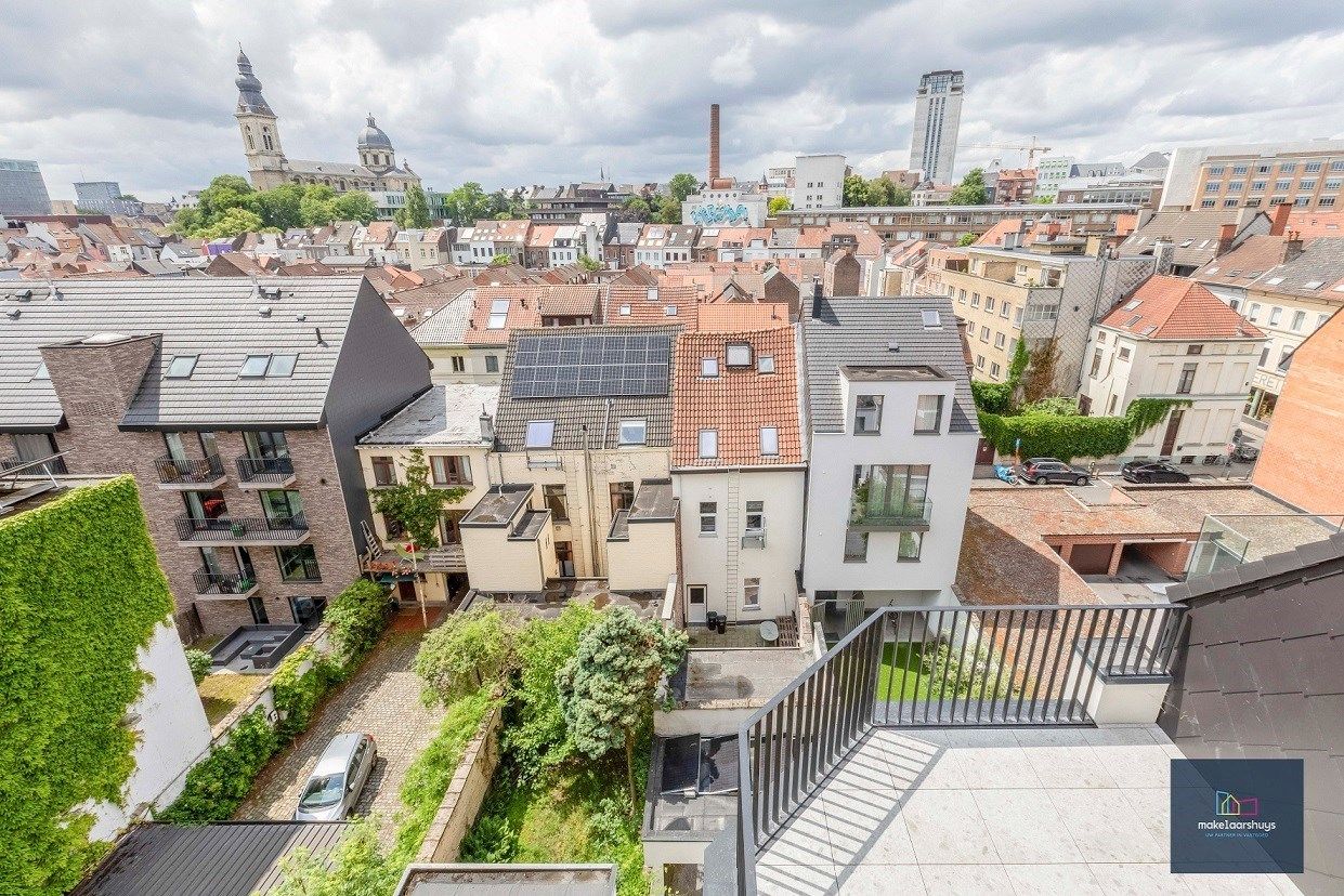 Prachtige penthouse met 2 slaapkamers en  groot terras met uniek uitzicht foto {{pictureIndex}}
