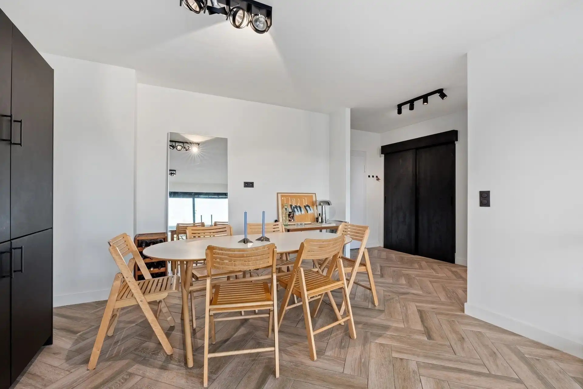 Gerenoveerd appartement met ruim terras foto 4