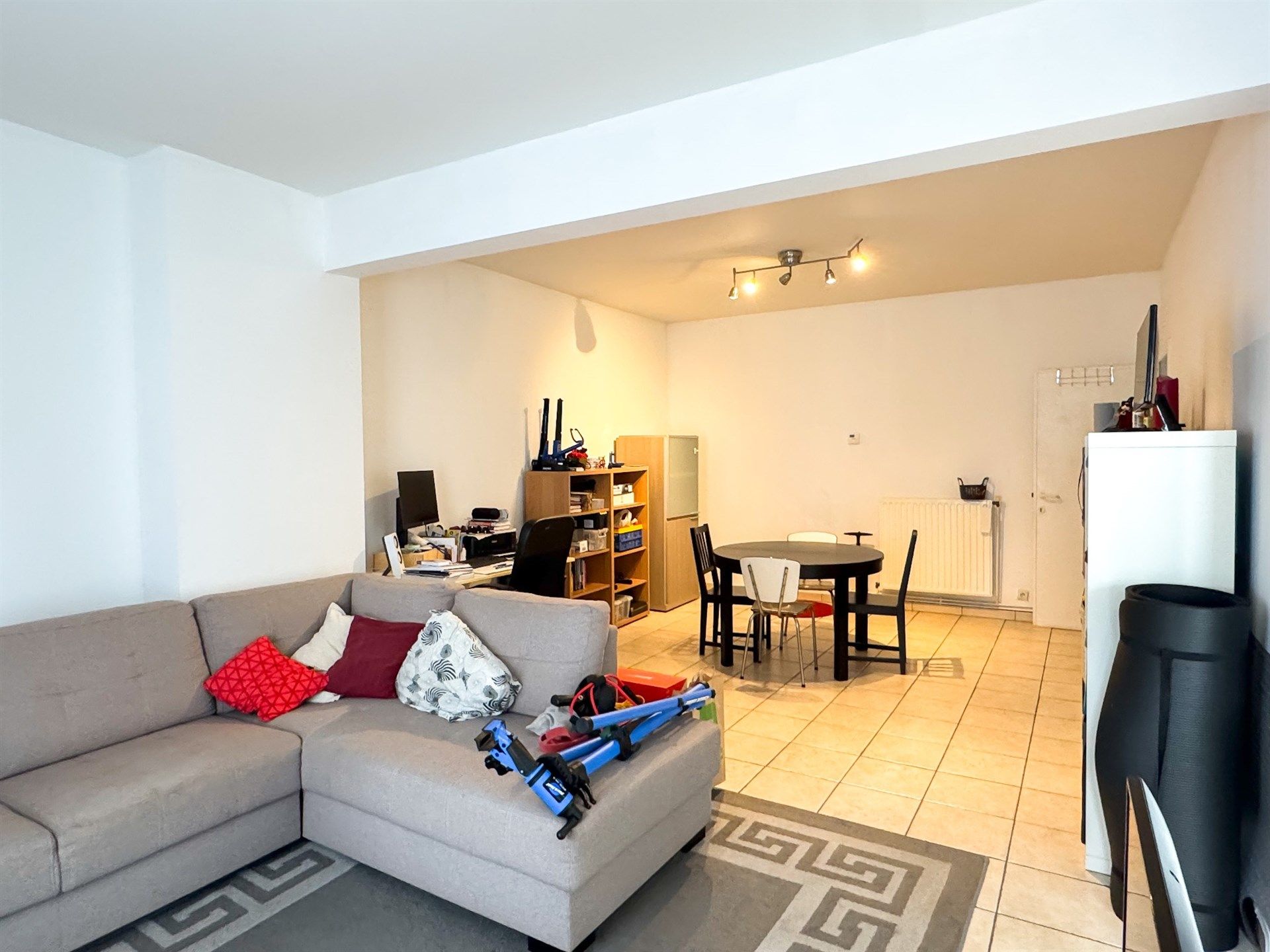 2 slaapkamerappartement nabij verschillende invalswegen! foto 2