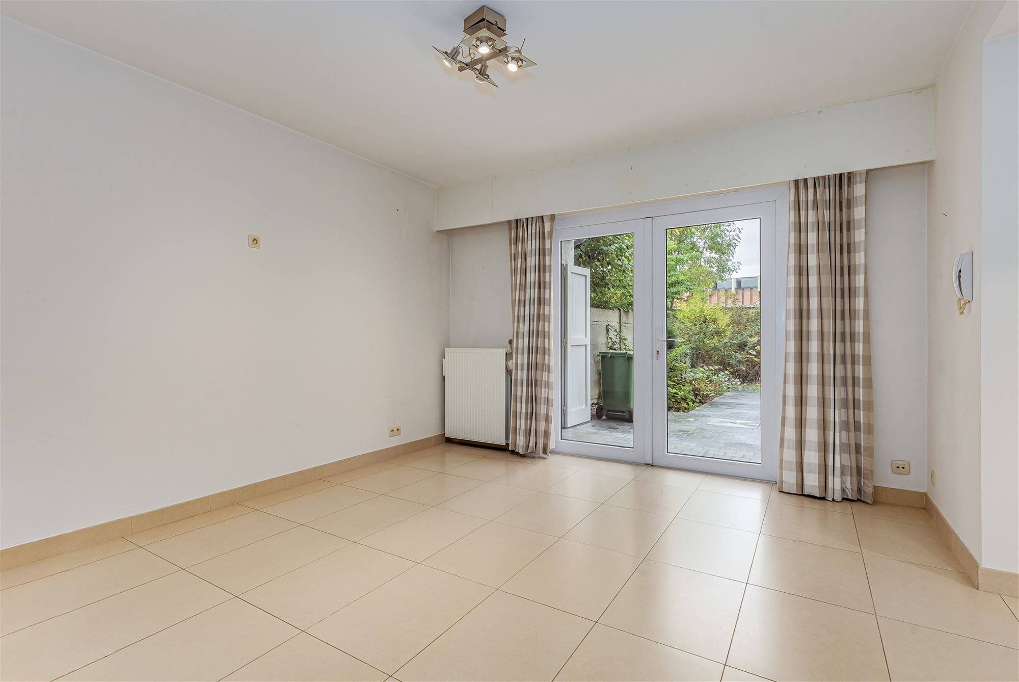 Gerenoveerd opbrengsteigendom met twee appartementen te koop foto 6