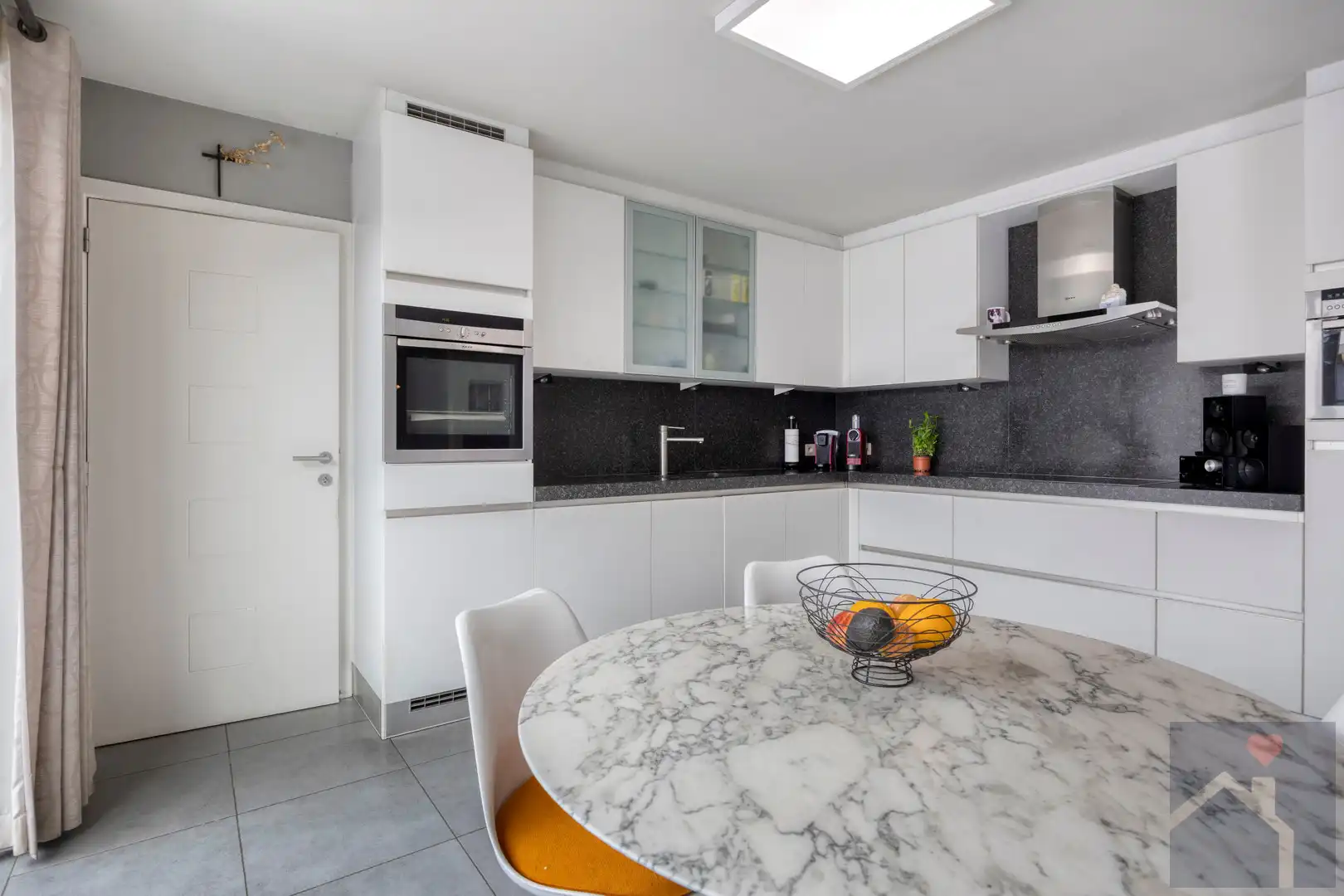 🐴 WONEN MET JE PAARDEN AAN HUIS? DIT IS ER ÉÉN OM TE BEKIJKEN! 🏡 foto 12