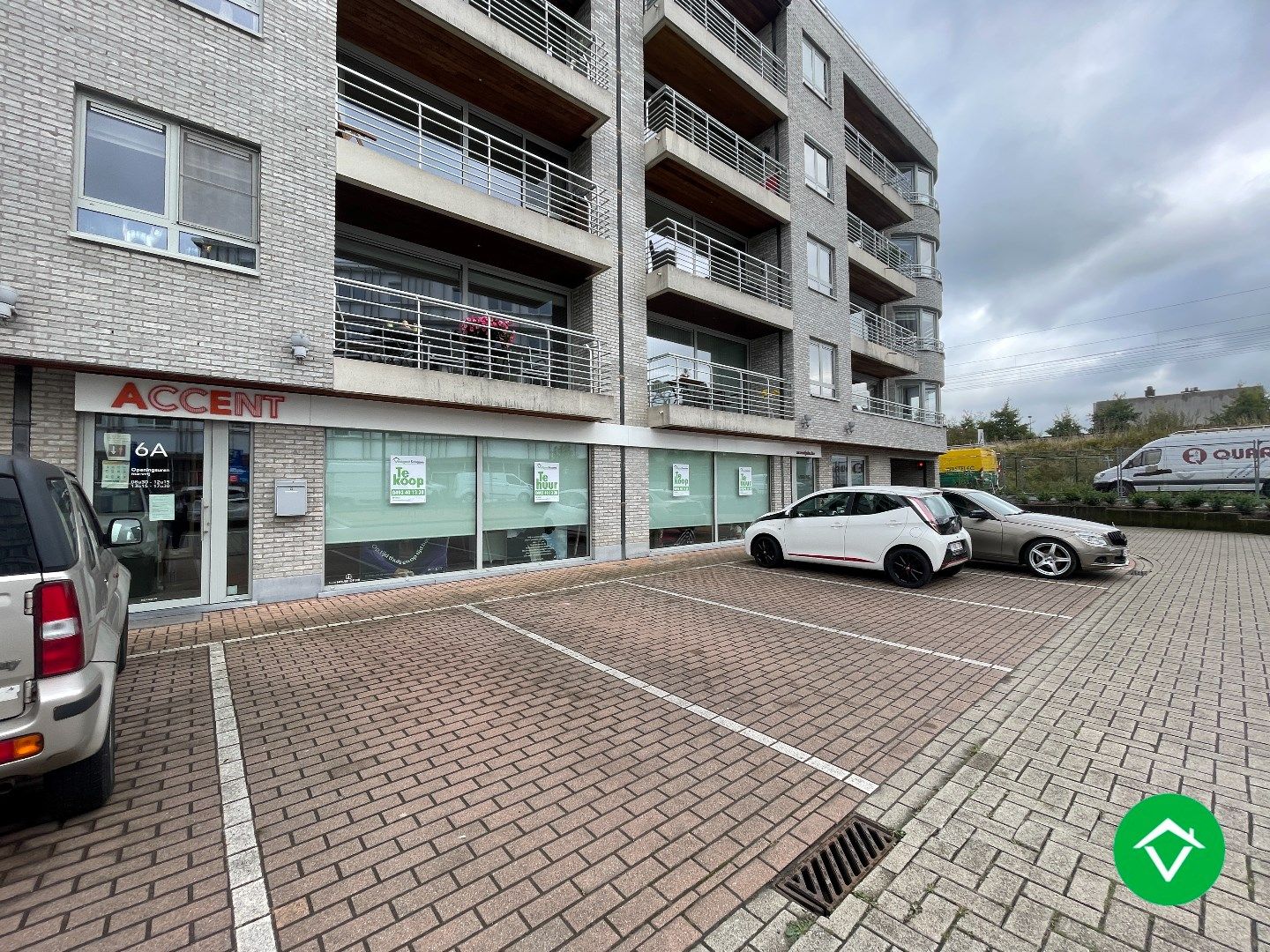 Ruim handelspand van 183m² op een centrale ligging te Roeselare foto 14