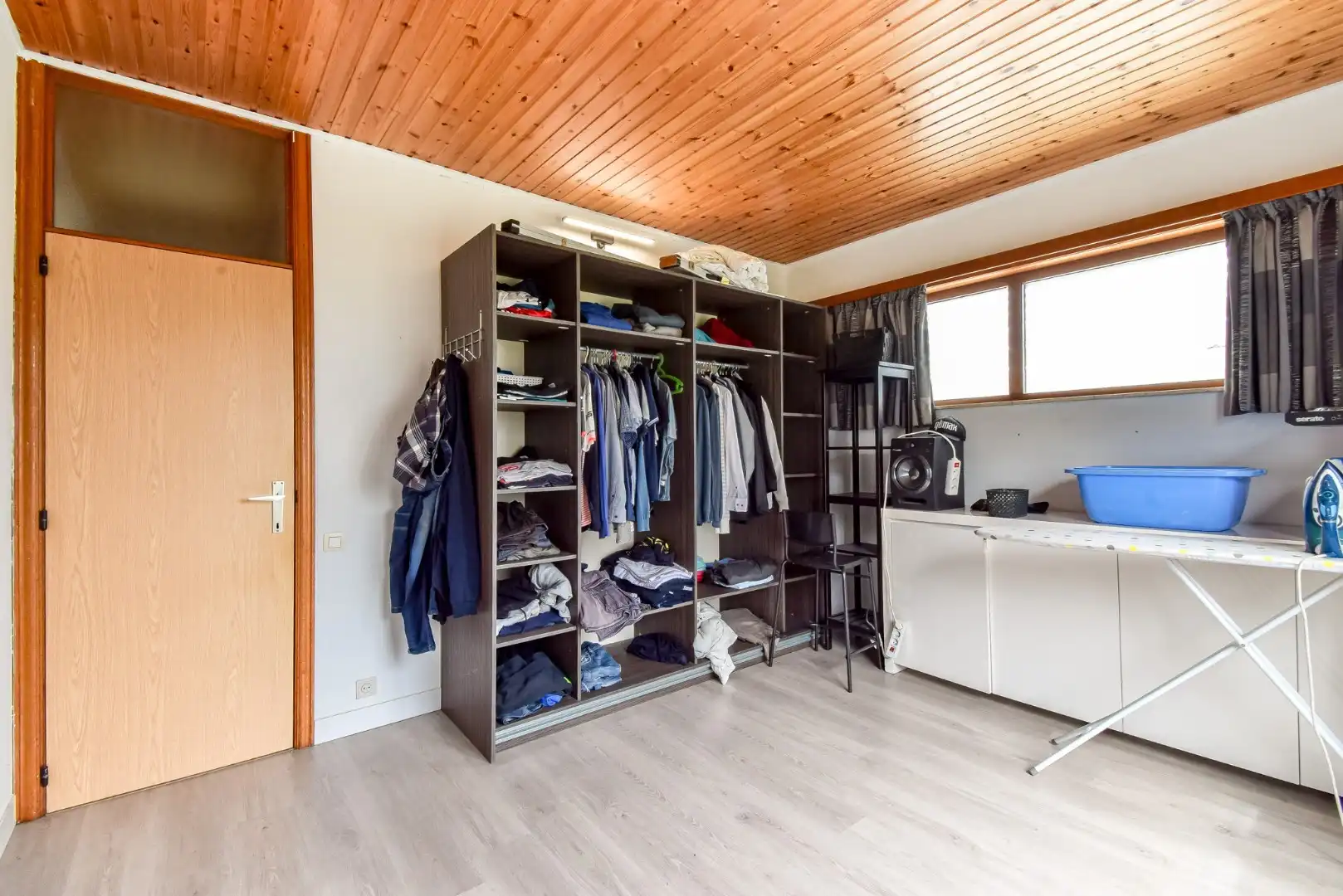 Ruime gezinswoning met grote tuin en 4 slaapkamers in  rustige woonwijk te Gistel foto 10