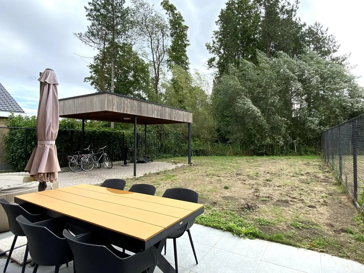 MODERNE INSTAPKLARE WONING MET TUIN EN CARPORT foto 11