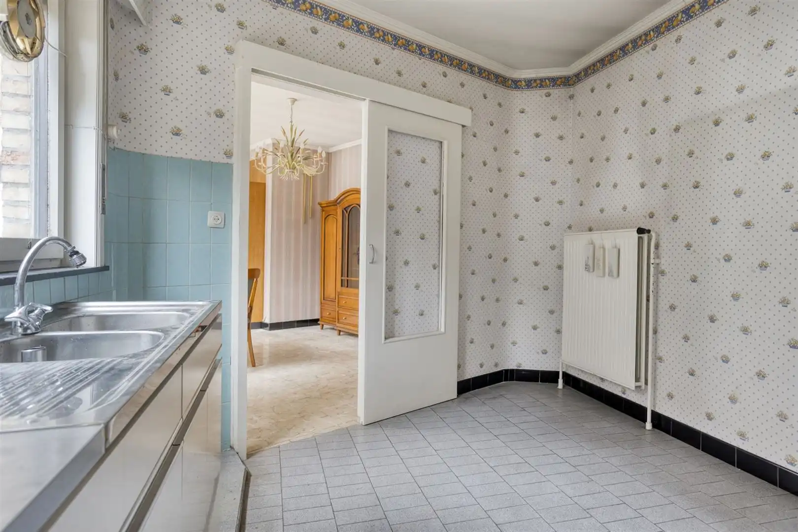 Te renoveren woning gelegen aan het plein in Kaprijke ! foto 9