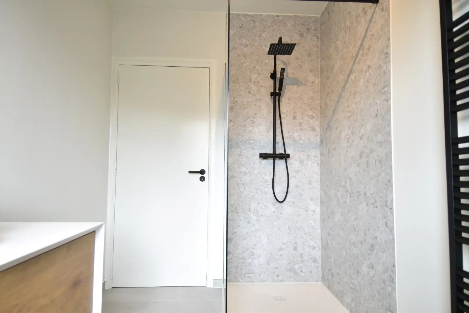 Instapklaar appartement met 2 ruime slaapkamers en balkon te Gullegem foto 6