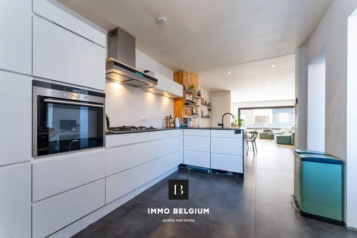 Ruime gerenoveerde woning met 4 slaapkamers in het centrum foto 5