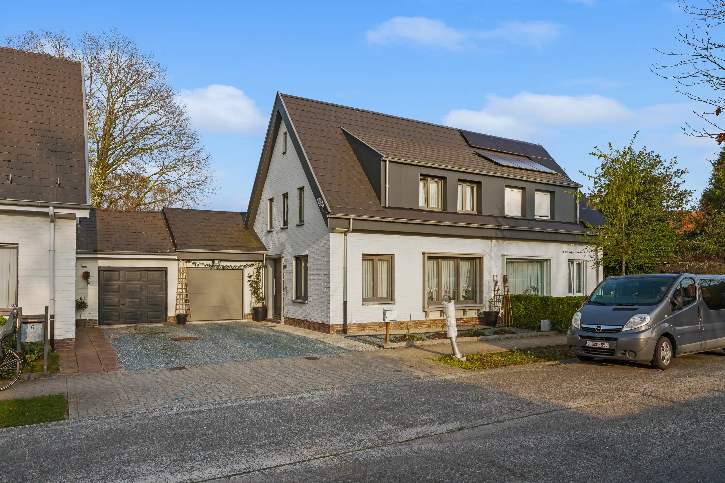 Hoofdfoto van de publicatie: Centrum gelegen gezinswoning met garage en tuin!