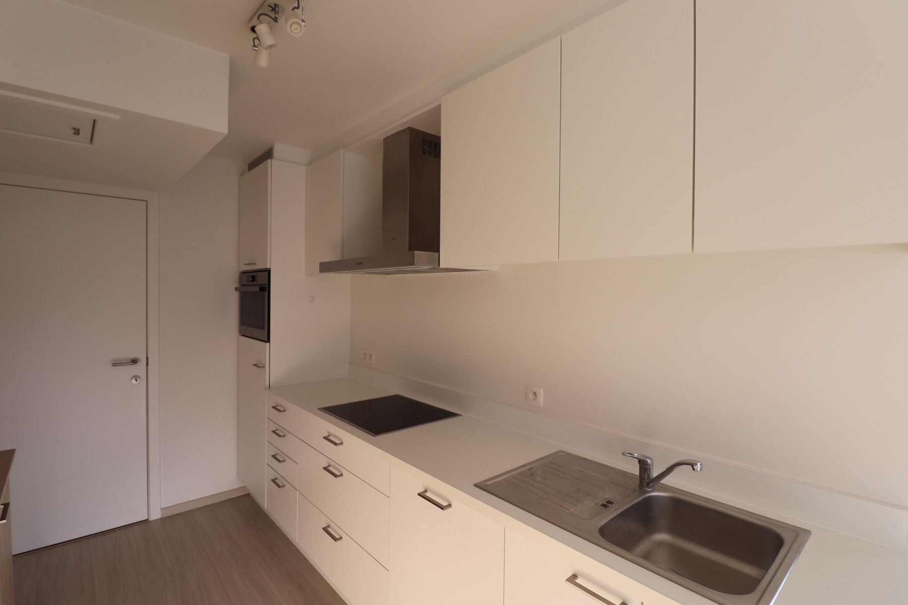 Een ruim 2-slaapkamerappartement met 2 terrassen, autostaanplaats met kelderberging. foto 7