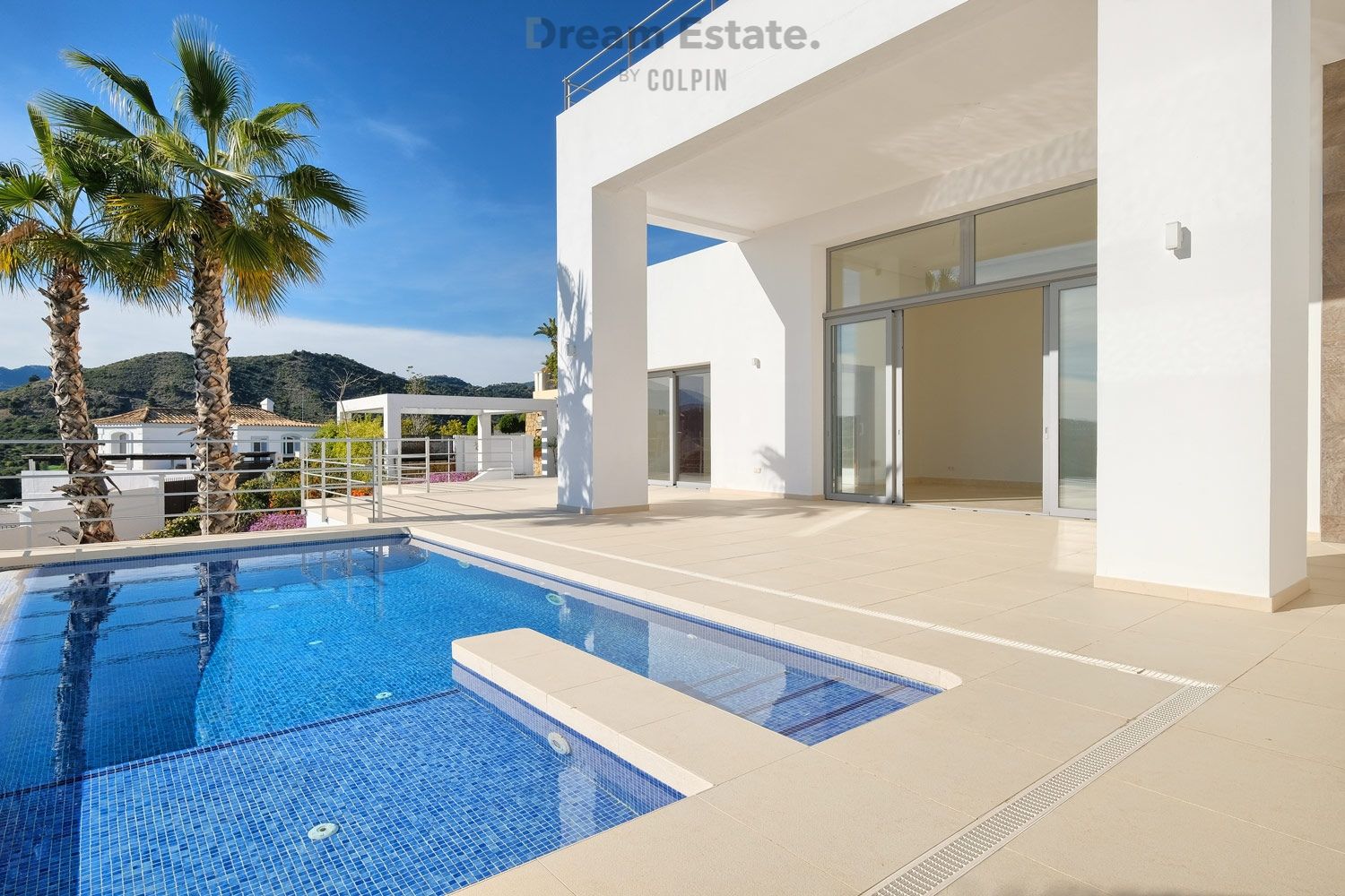Nieuwe moderne villa met uitzicht op zee en bergen. foto 12