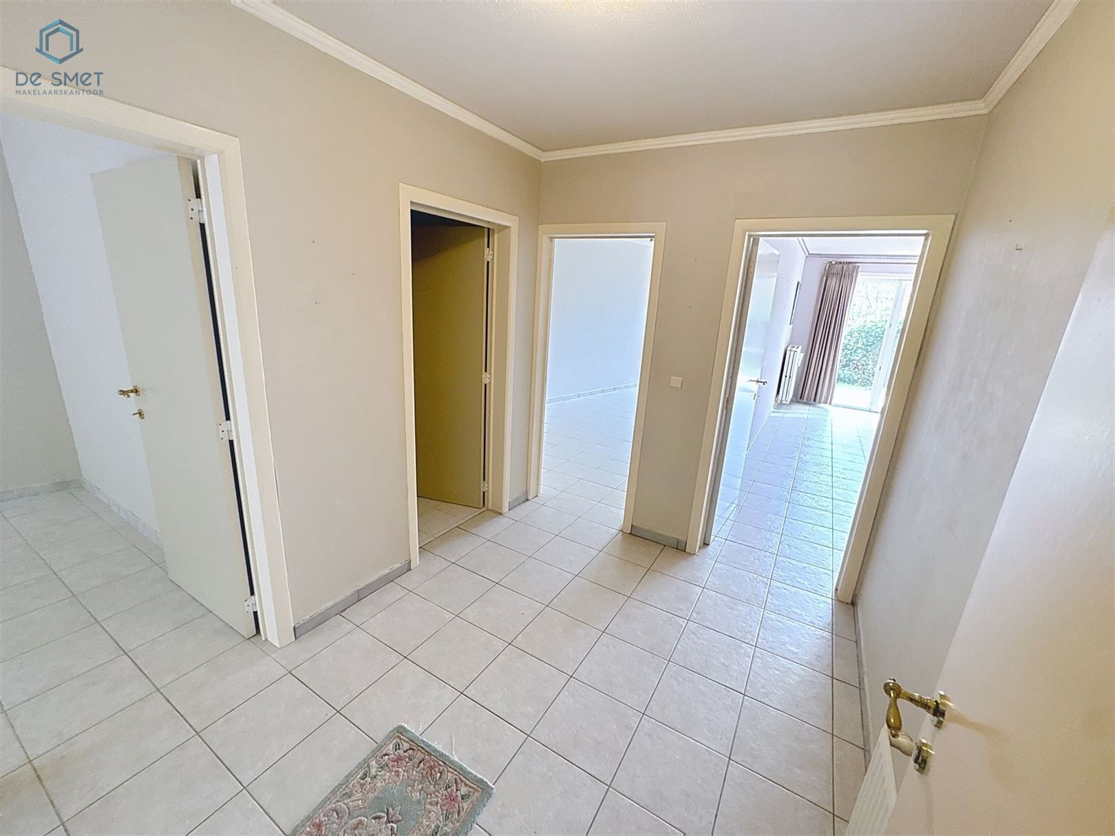 Ruime kangoeroewoning met 5 slaapkamers, 2 garages en tuin in rustige buurt van Brakel foto 3