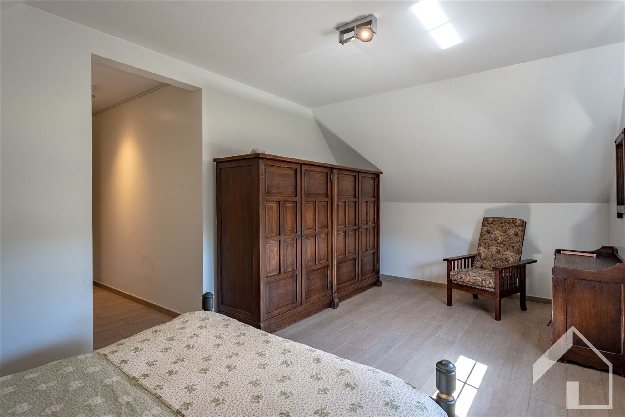 Energiezuinige woning met lift, tuin, oprit en inpandige garage foto 17