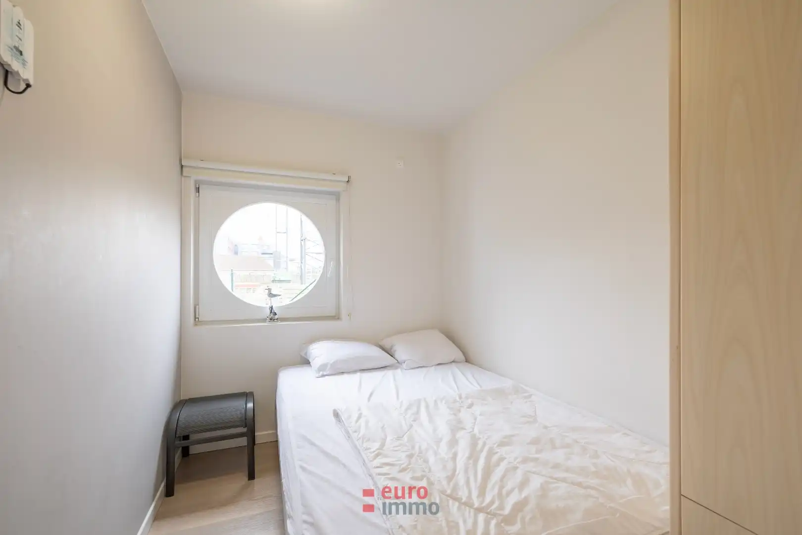 Lichtrijk hoekappartement met zonnige tuin en verwarmd buitenzwembad foto 9