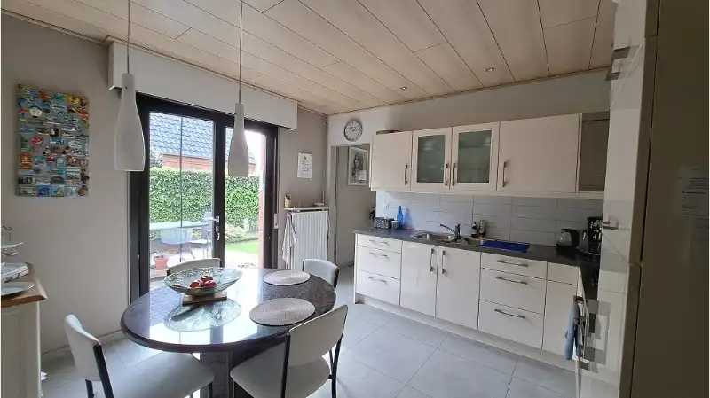 Gerenoveerde vrijstaande woning met Garage en Tuin te huur in Oedelem ( Beernem ) foto 5