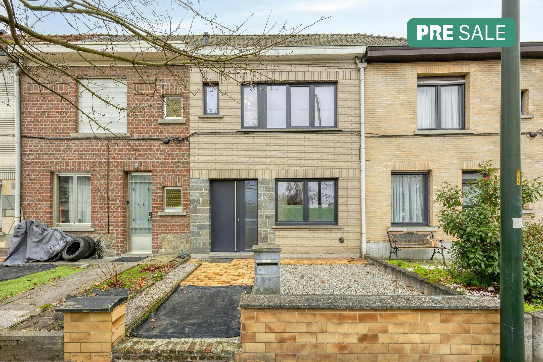 Gerenoveerd huis met 3 slaapkamers te koop in Vilvoorde foto {{pictureIndex}}