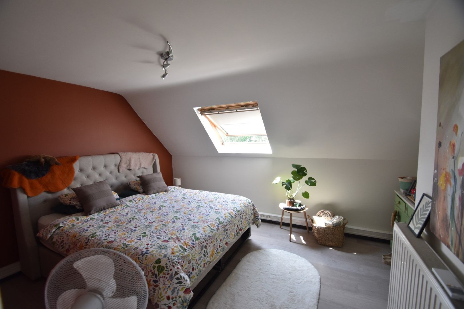 Moderne woning in rustige straat foto 14