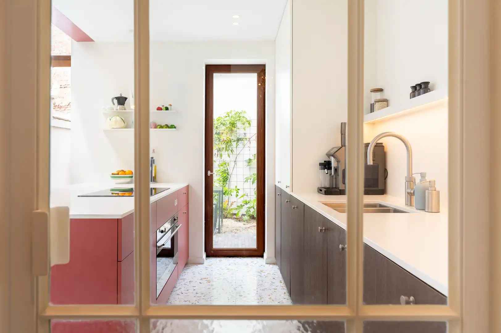 Gerenoveerde woning met 4 slpk en tuin foto 3