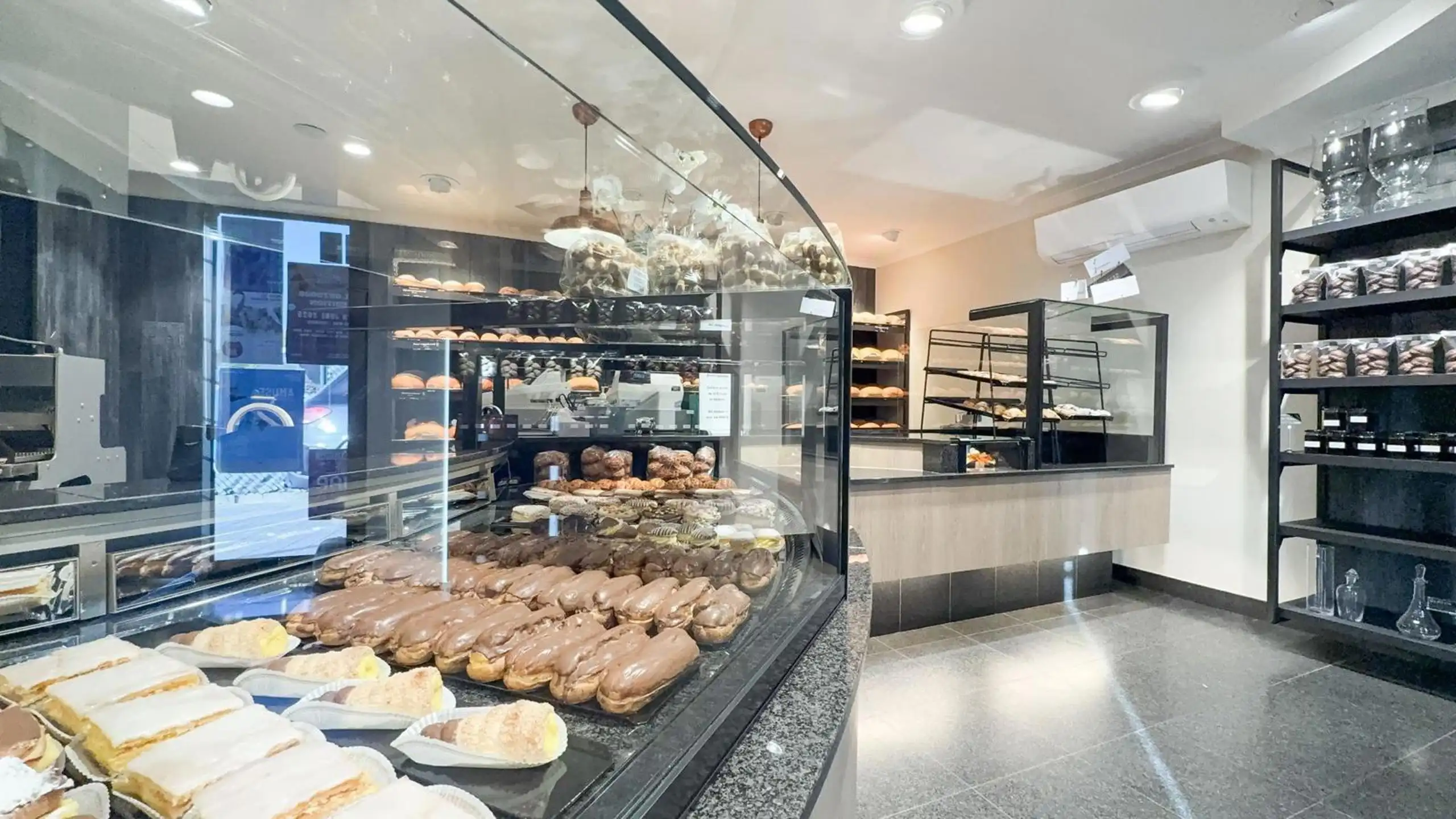 Instapklare bakkerij met woonst in het centrum van Zolder! foto 6