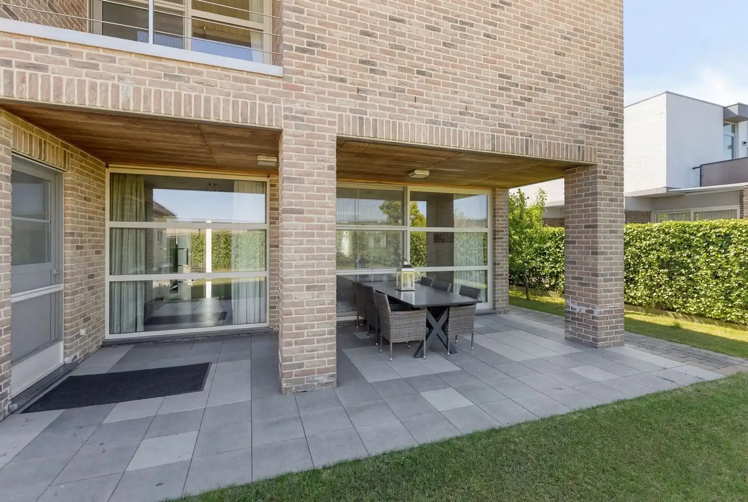 Prachtige vrijstaande villa met 5 (+3) slaapkamers, garage en omheinde tuin, ideaal gelegen op een boogscheut van het centrum van Maaseik.  foto 32