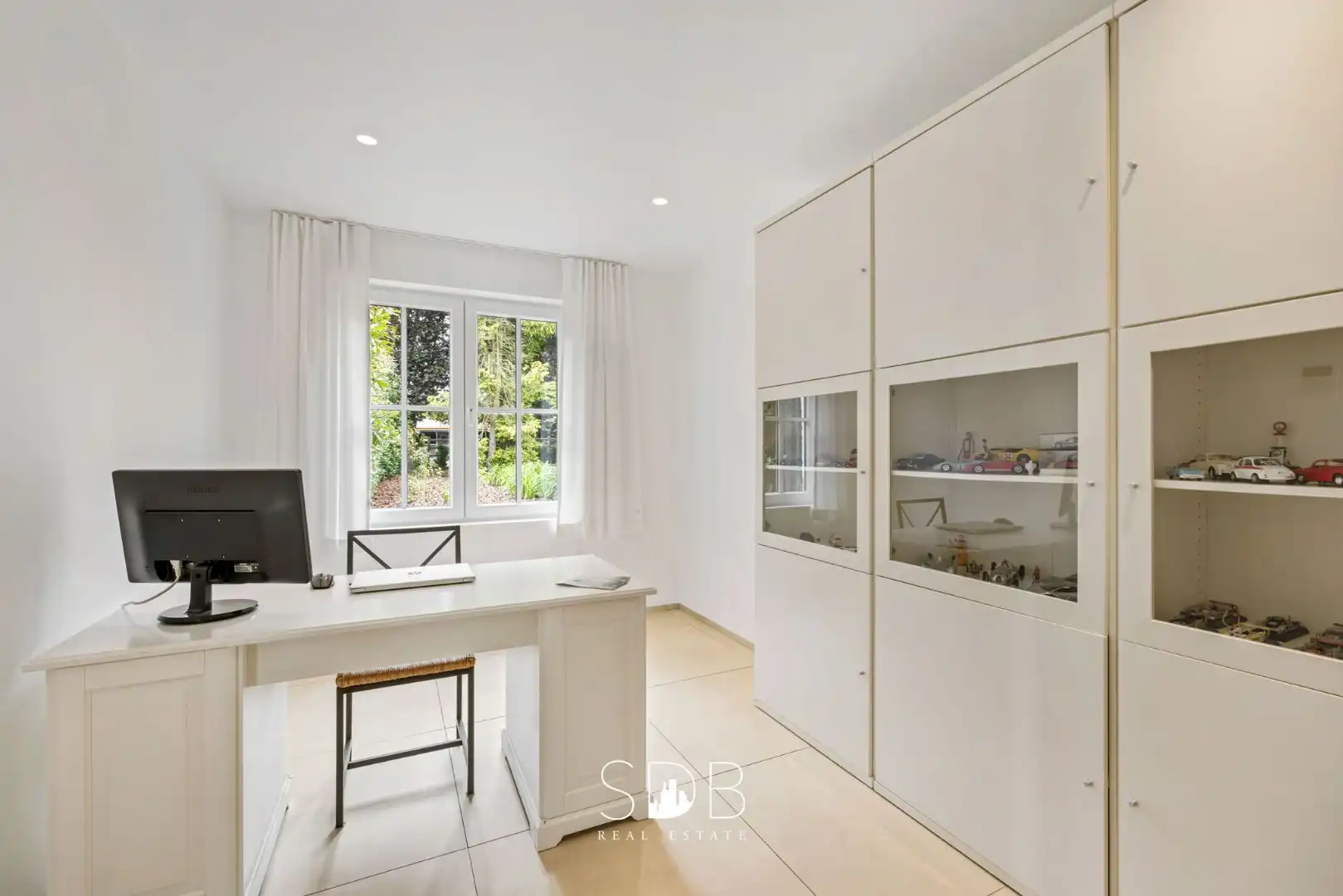 Prachtige villa met zwembad, paardenstallen, paddock en grasland op 1,3HA foto 12