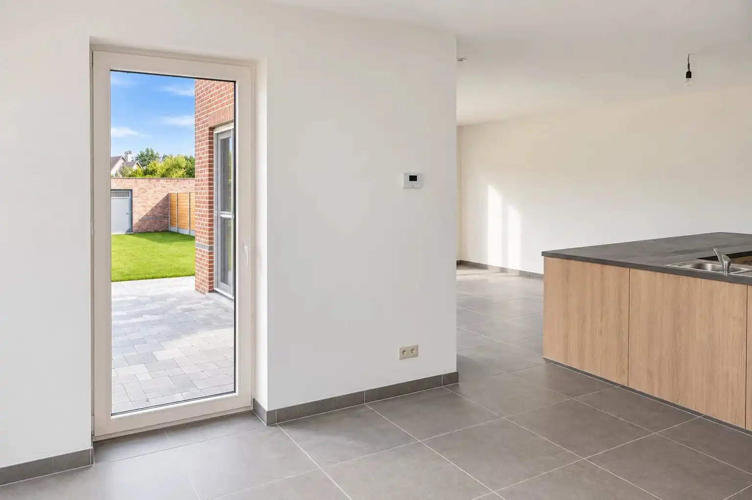VERRASSEND RUIMEWONING MET 3 SLPK'S  MET ZONNEPANELEN OP CENTRALE LIGGING IN LUMMEN foto 5