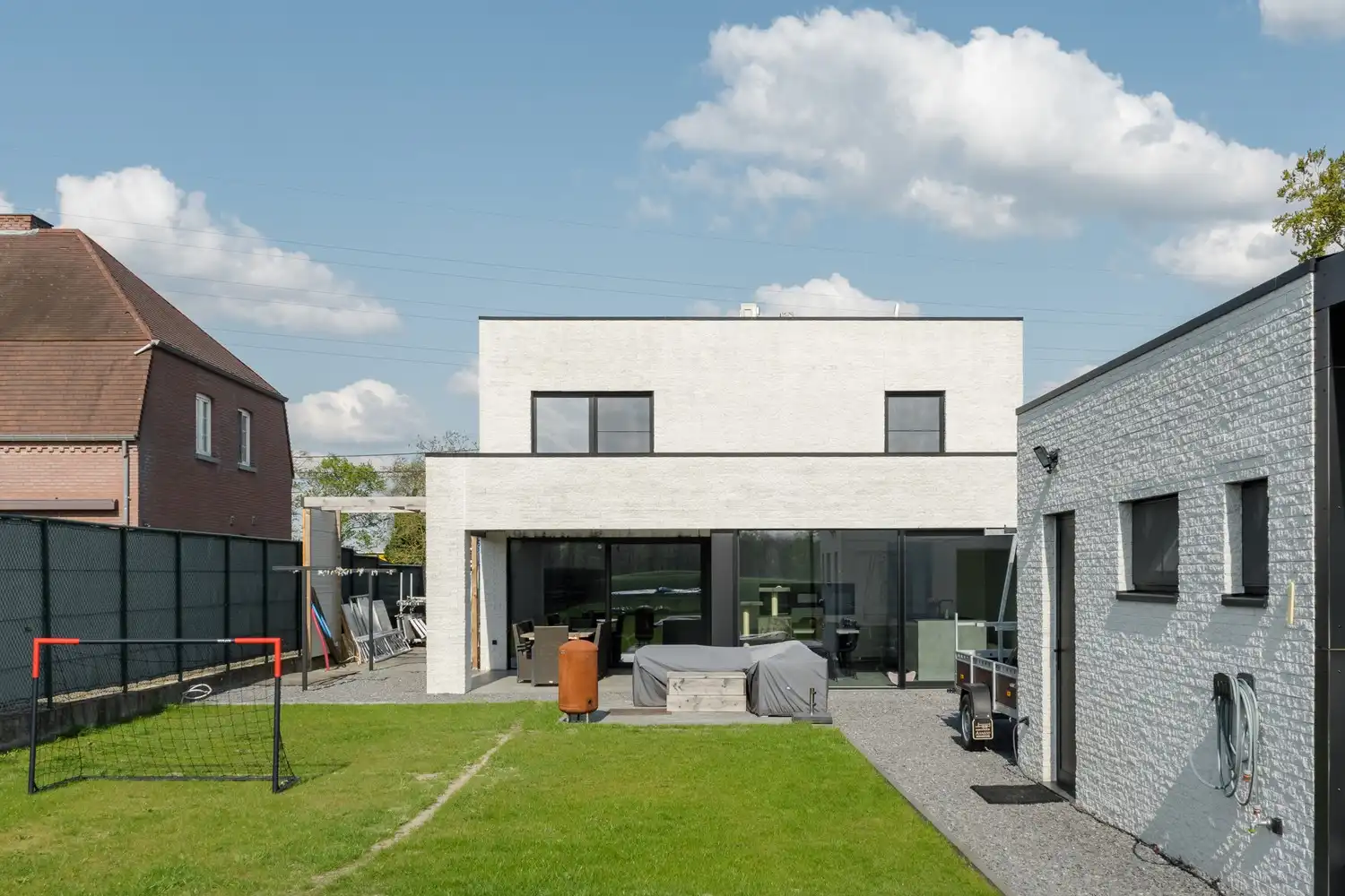 Moderne architecturale woning (2022) met 3 slaapkamers, bureau, kelder en ruime tuin te Pelt foto 36