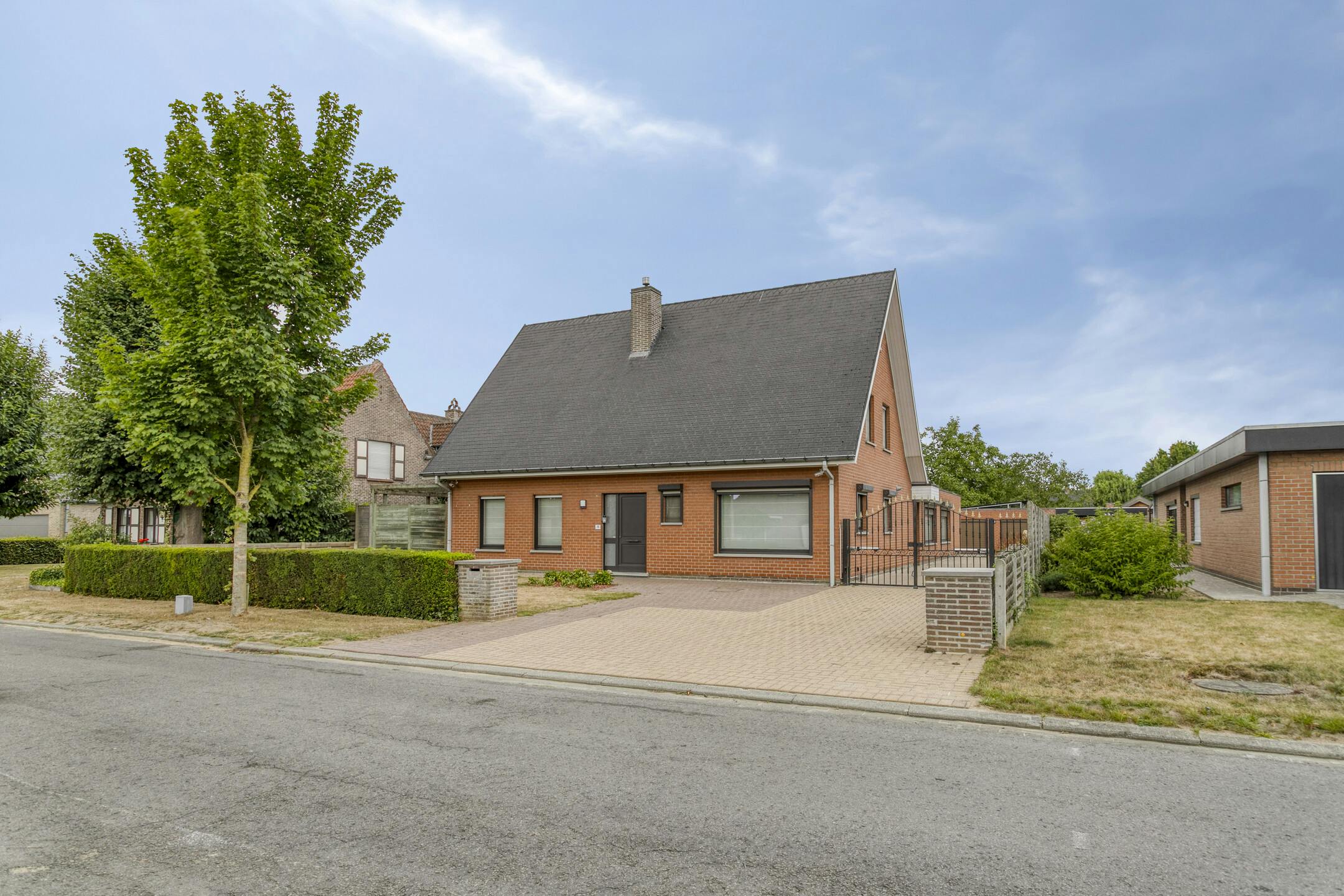 Praktijkruimte met woonst te koop in Beveren-Leie foto 30