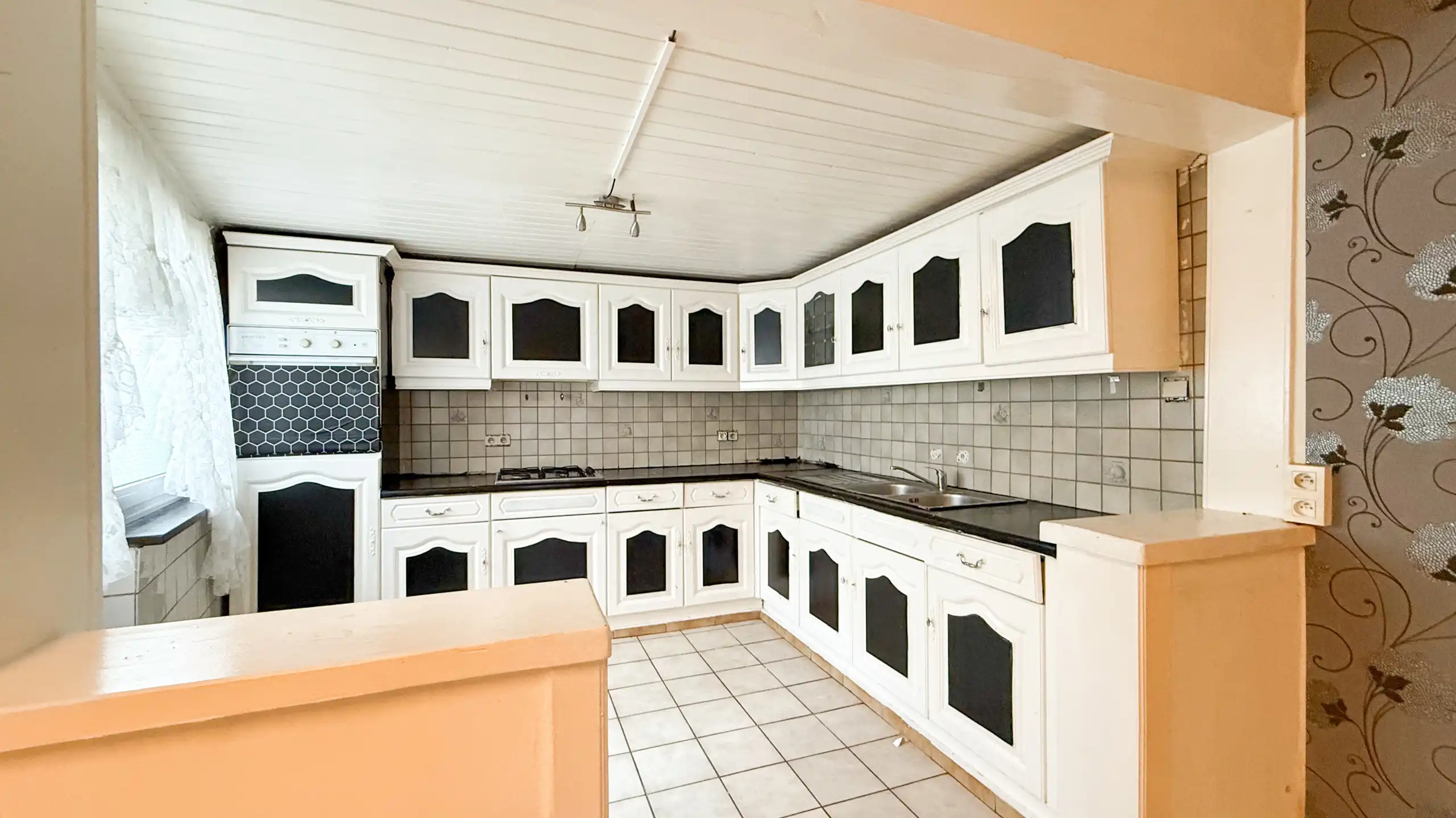 Renovatiewoning met stadstuin nabij centrum Borgloon foto 8