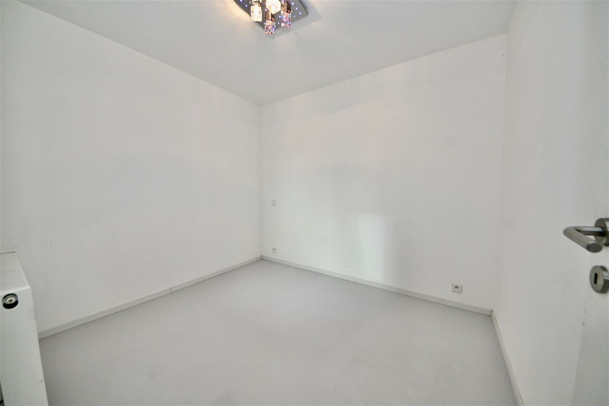 Appartement met 2 slaapkamers, terras en staanplaats.  foto 11