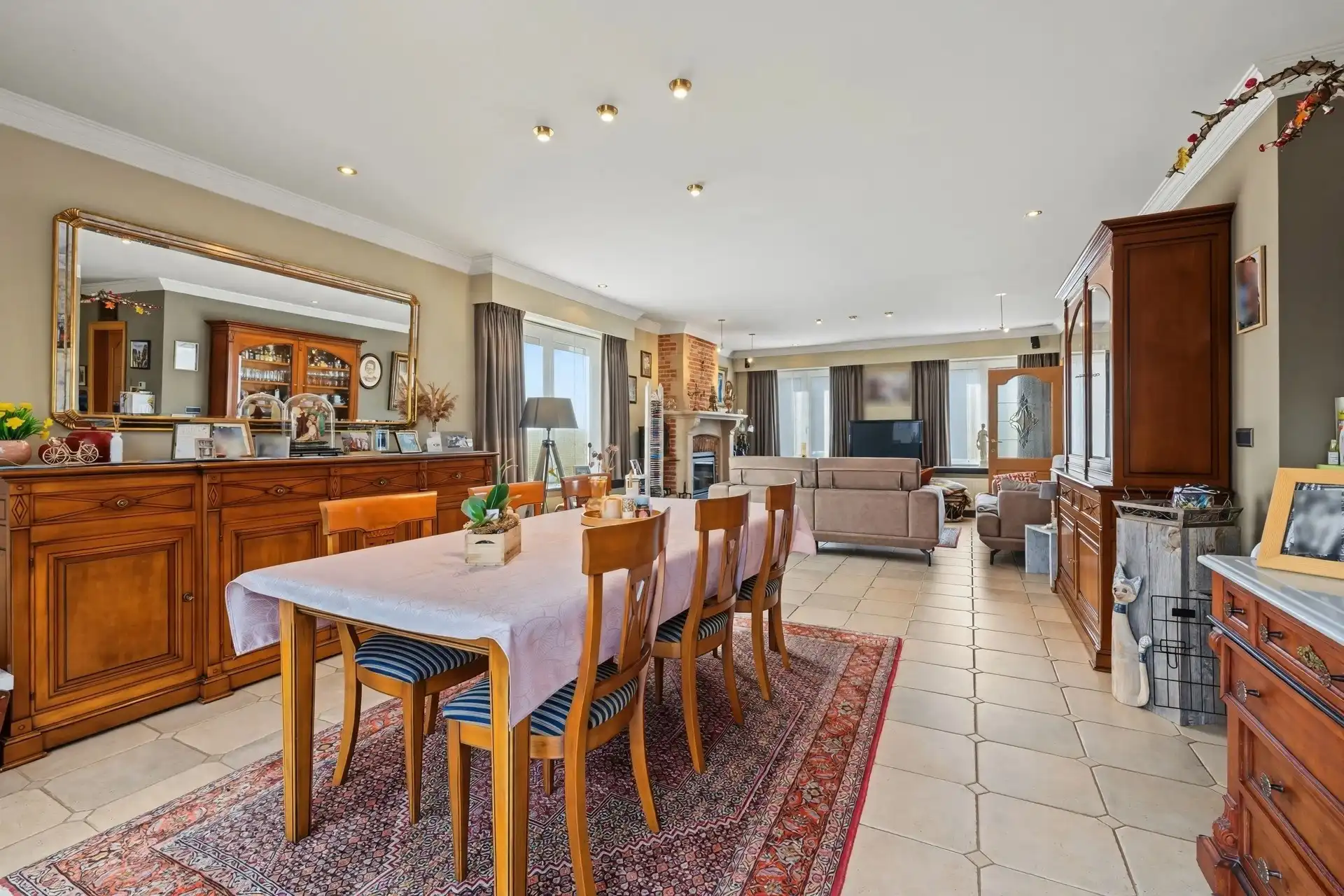 Ruime gezinswoning in klassiek landelijke stijl met aanpalende werkplaats van ca. 435m² foto 7