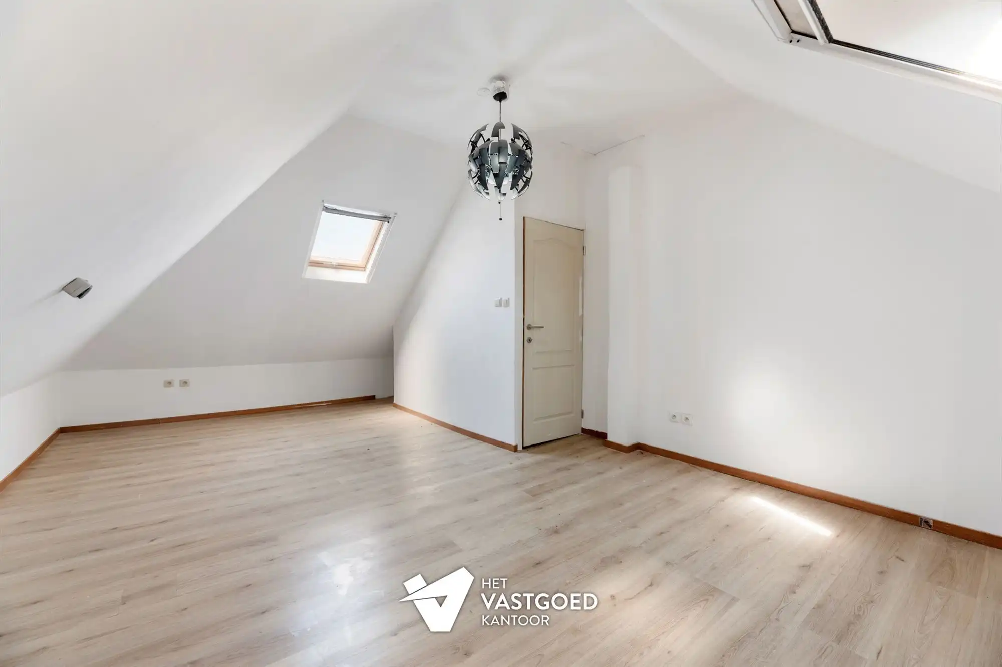 RECENT GERENOVEERDE WONING (172M²) MET 3 SLAAPKAMERS EN GEZELLIGE STADSTUIN TE MOLENSTEDE foto 24