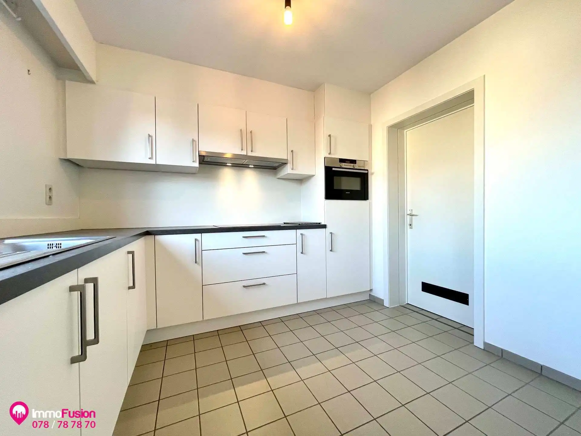 Mooi 2-slaapkamer appartement met terras in het centrum! foto 11