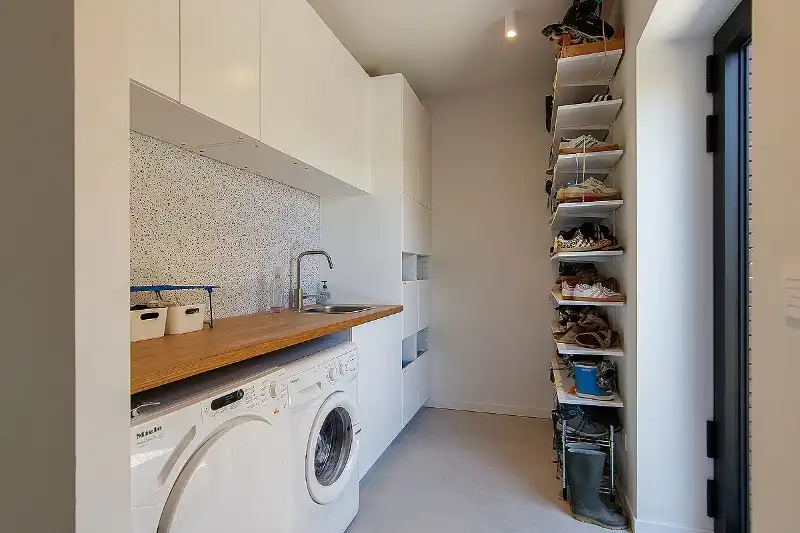 Zeer recent, doordacht en ingrijpend gerenoveerde gezinswoning gelegen op een zeer gewilde locatie! foto 13