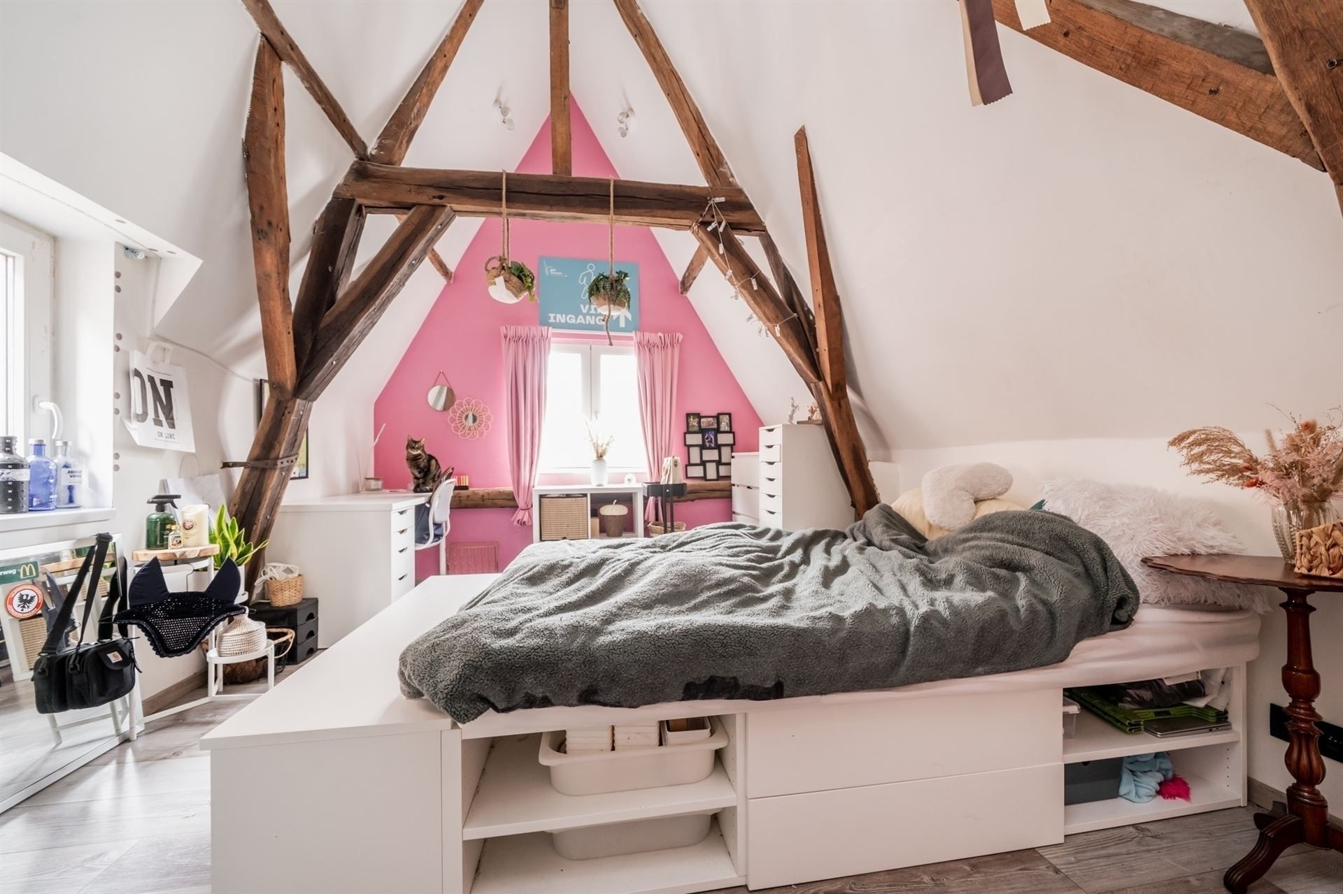 Duplex appartement met handelsgelijkvloers en zicht op stadhuis! foto 14