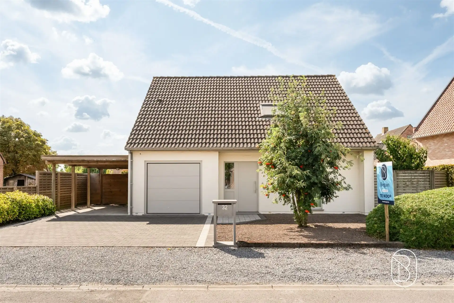 Toffe gezinswoning met prachtige tuin en bijgebouw.  foto 3