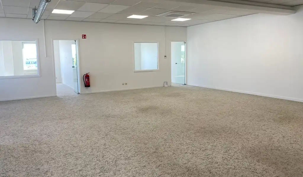 Ingedeeld kantoorverdiep te huur nabij N47 in Lokeren foto 8