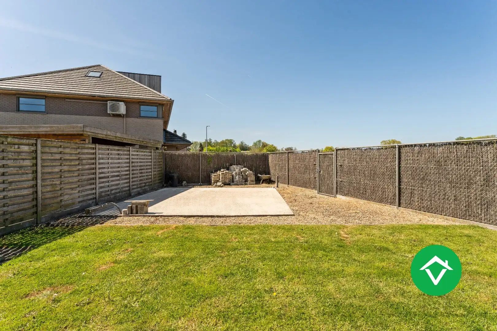 Recente woning (2011) met 3 slaapkamers, inpandige garage en vergezichten te Koekelare foto 22