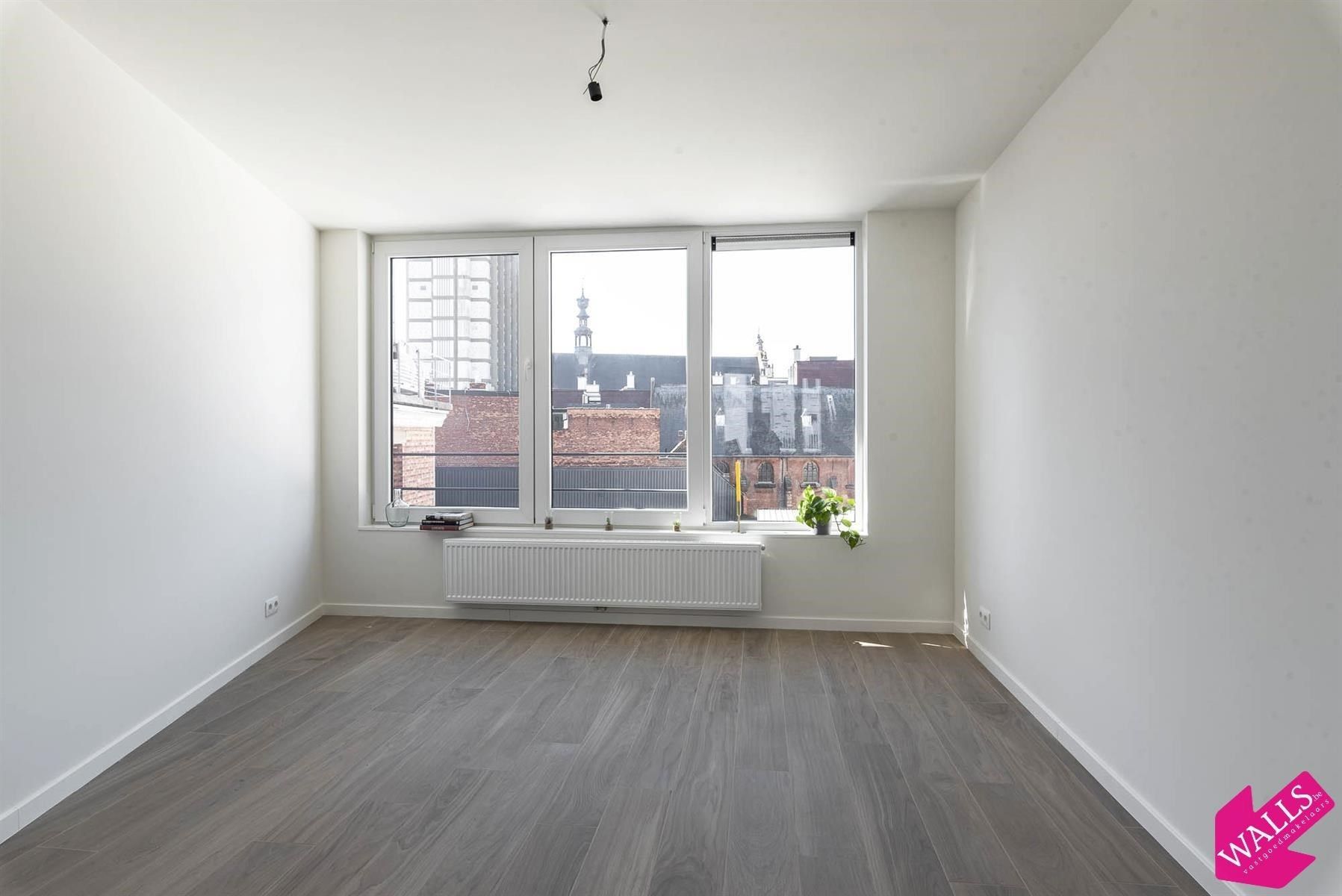 Luxueus gerenoveerd appartement op topligging foto 9