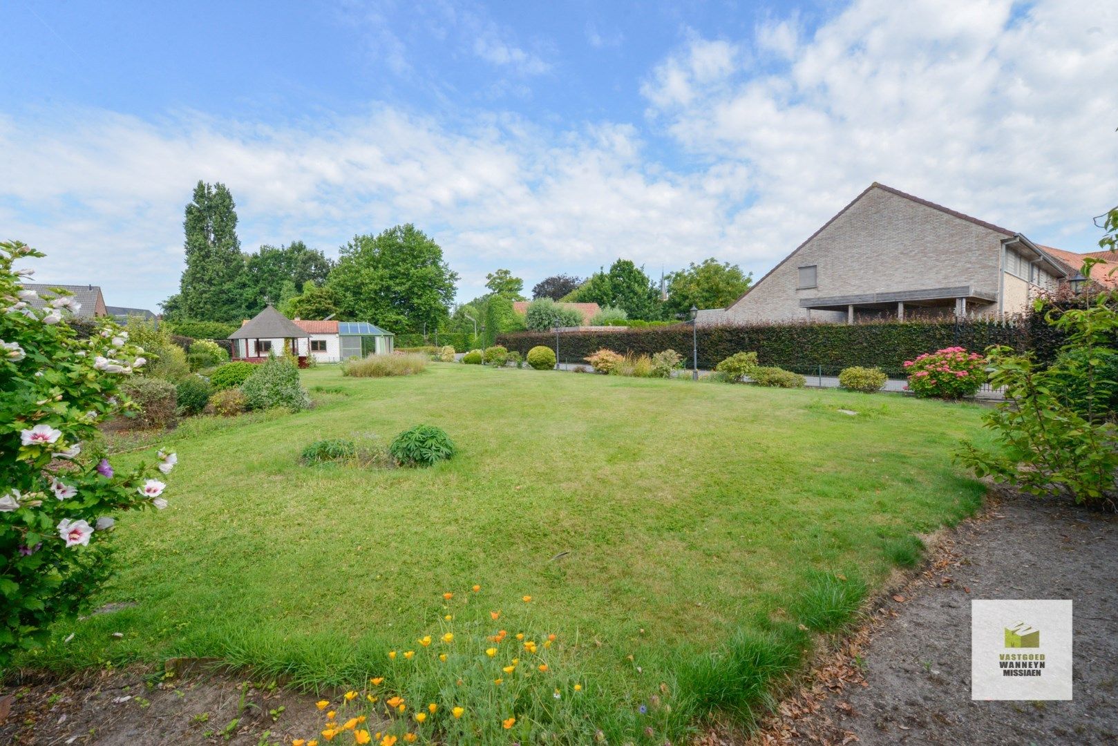 Perceel bouwgrond van 602 m2 geschikt voor VRIJSTAANDE bebouwing in centrum Wingene foto 4