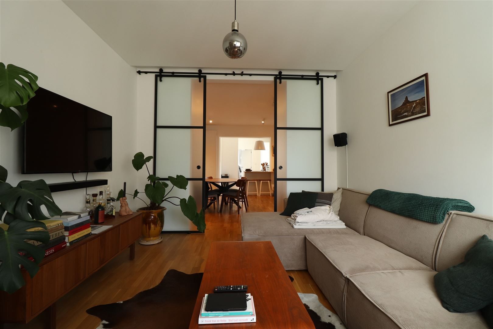 Modern appartement met één slaapkamer  foto {{pictureIndex}}