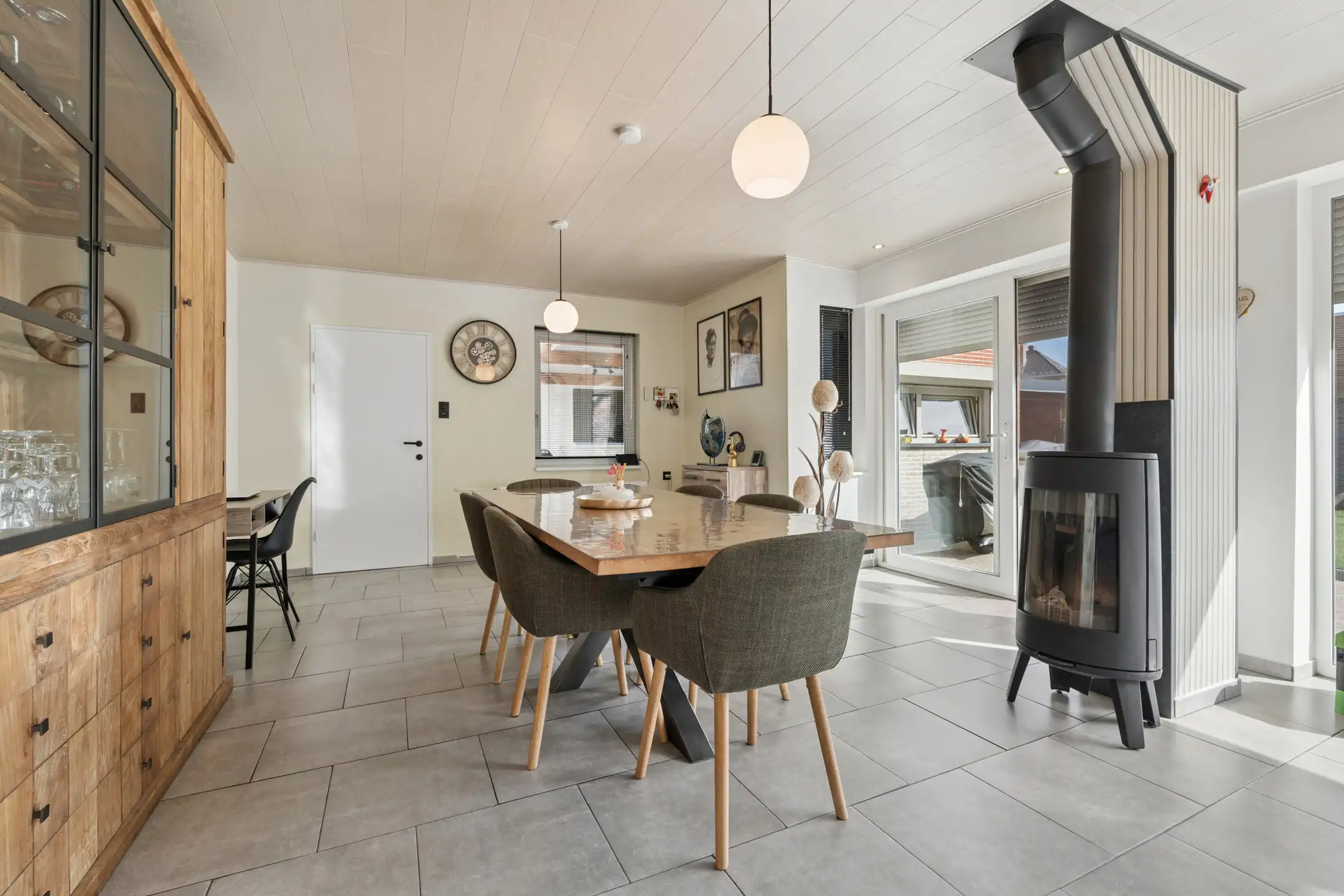 Instapklare gezinswoning met aparte woonruimte/zorgwoning foto 3