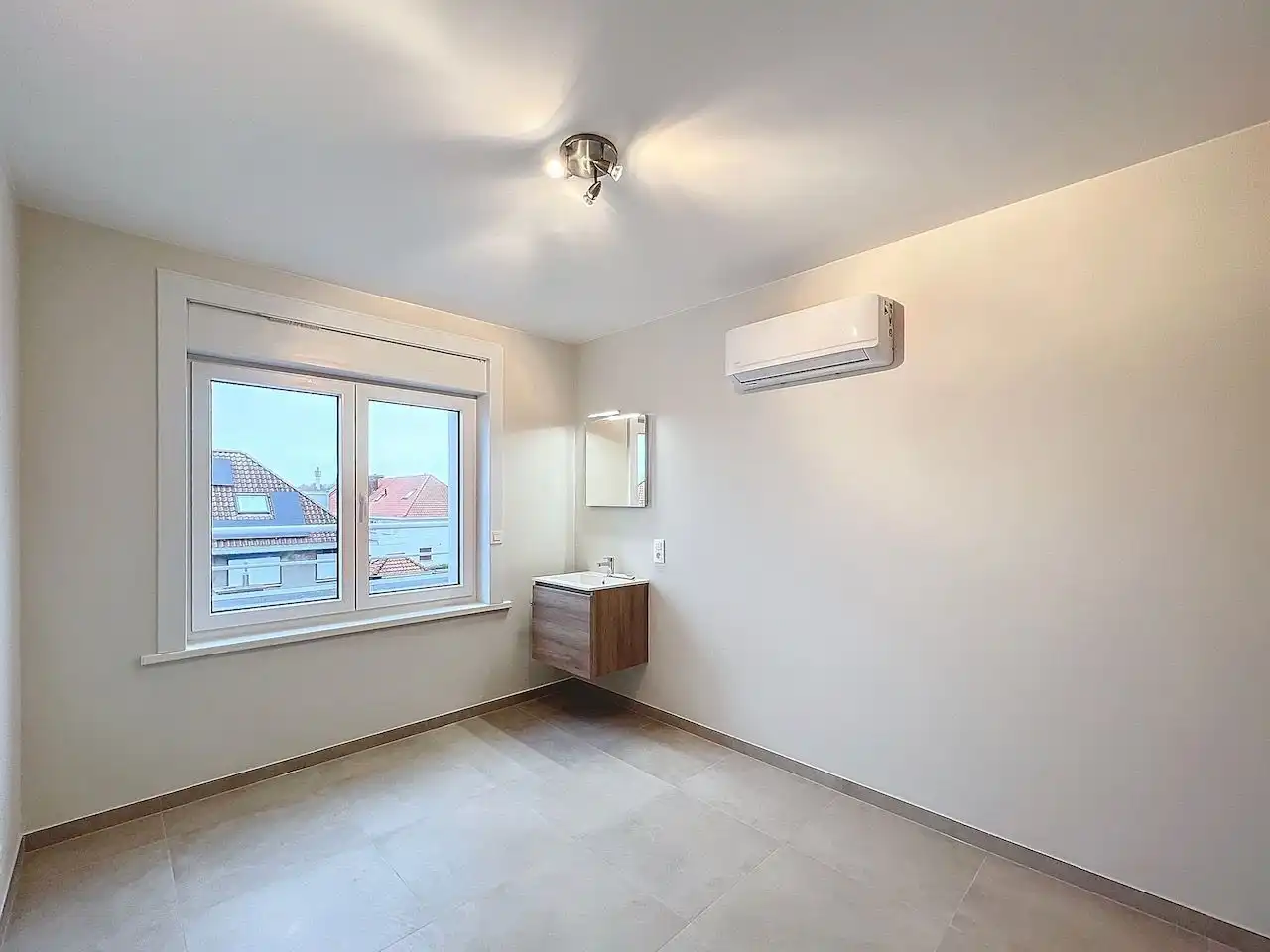 Instapklaar appartement met centrale ligging nabij het station in Heist foto 11