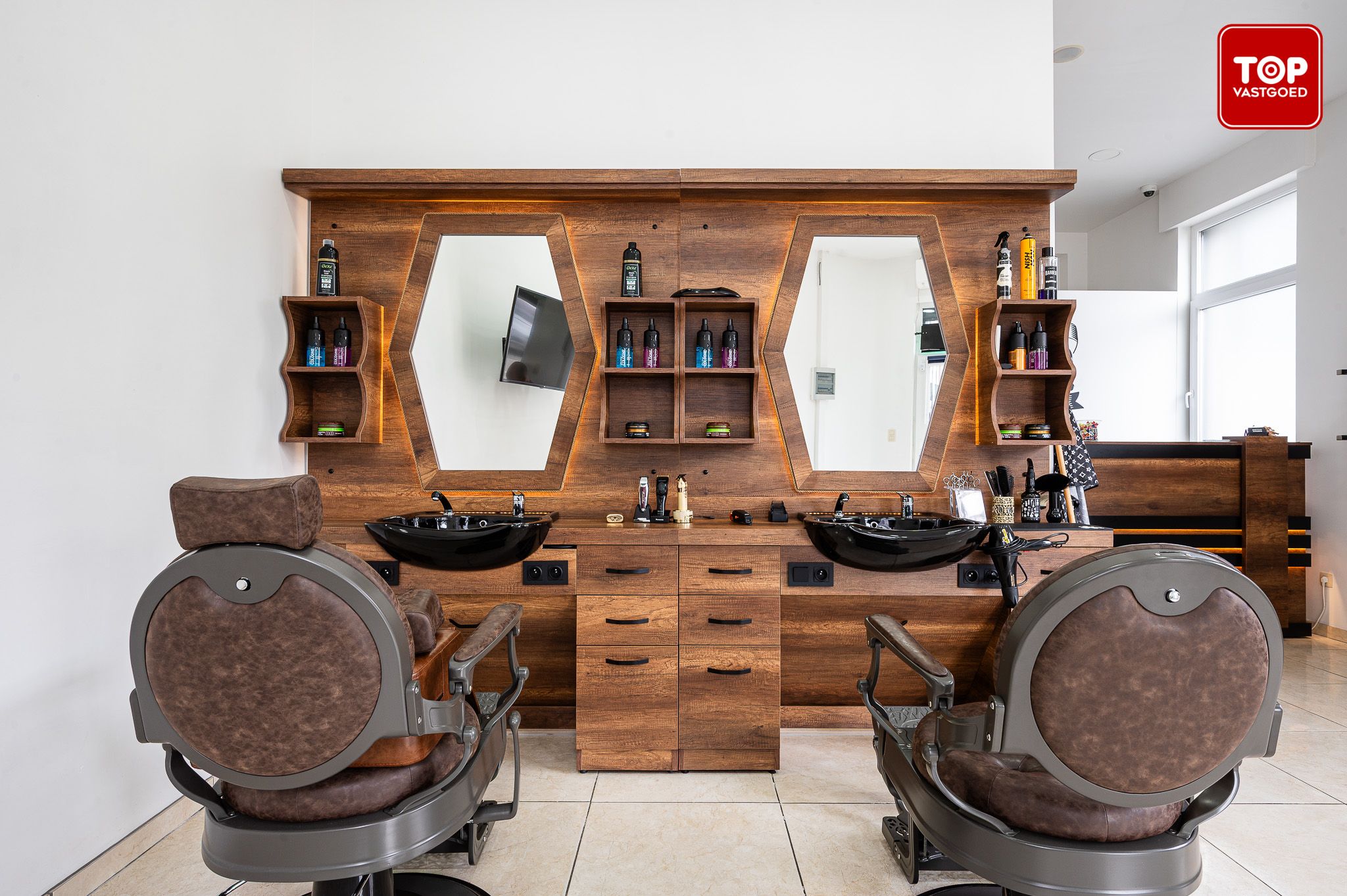Een ideale opportuniteit voor wie op zoek is naar een commerciële ruimte op een TOPlocatie met potentieel. foto 7